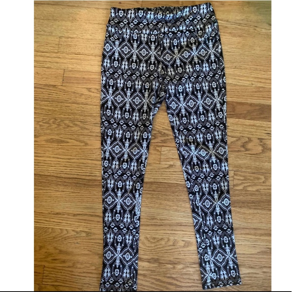Black and White Patterned Leggings